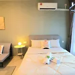 Central Park Lovely Cozy Studio Balcony By Gdragon Homestay
